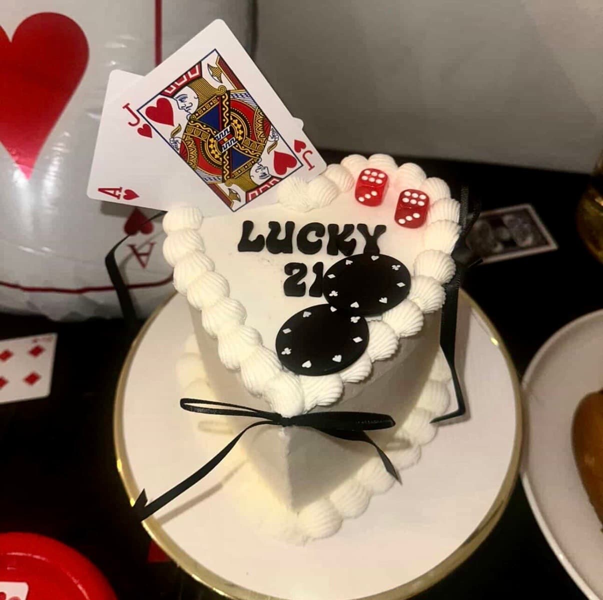 21 Casino Cake · Custom Cakes · Birthday